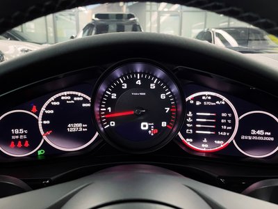 2021 Porsche PANAMERA photo 8