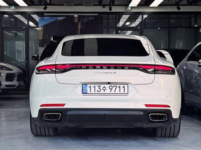 2021 Porsche PANAMERA photo 3