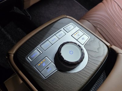 2024 Genesis G80 (RG3) thumbnail 32