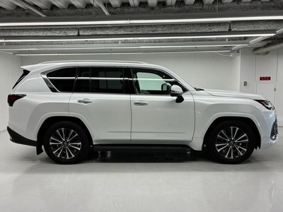 صورة 10 لـ 2025 Lexus LX