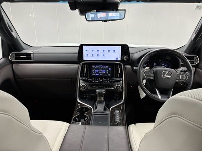 صورة 2 لـ 2025 Lexus LX