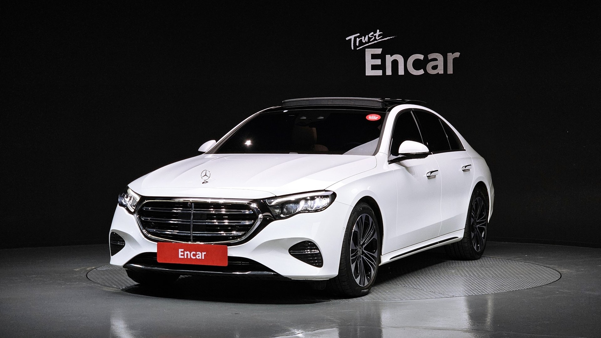 MERCEDES-BENZ E-CLASS - View 1