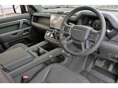 LAND ROVER DEFENDER - 9