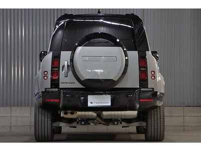 LAND ROVER DEFENDER - 8