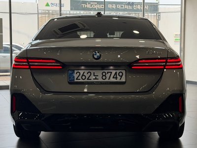 2025 BMW 5 SERIES photo 3