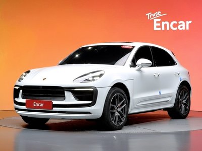 PORSCHE MACAN - 1