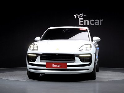 PORSCHE MACAN - 2