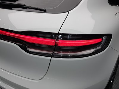 PORSCHE MACAN - 10