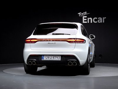 PORSCHE MACAN - 4
