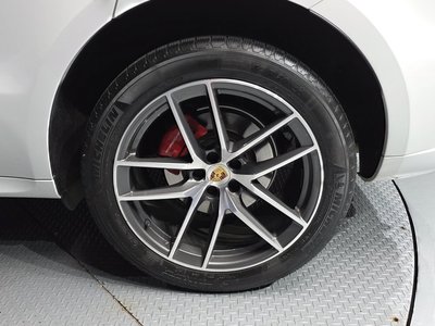 PORSCHE MACAN - 8