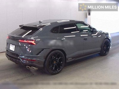 LAMBORGHINI URUS - 5