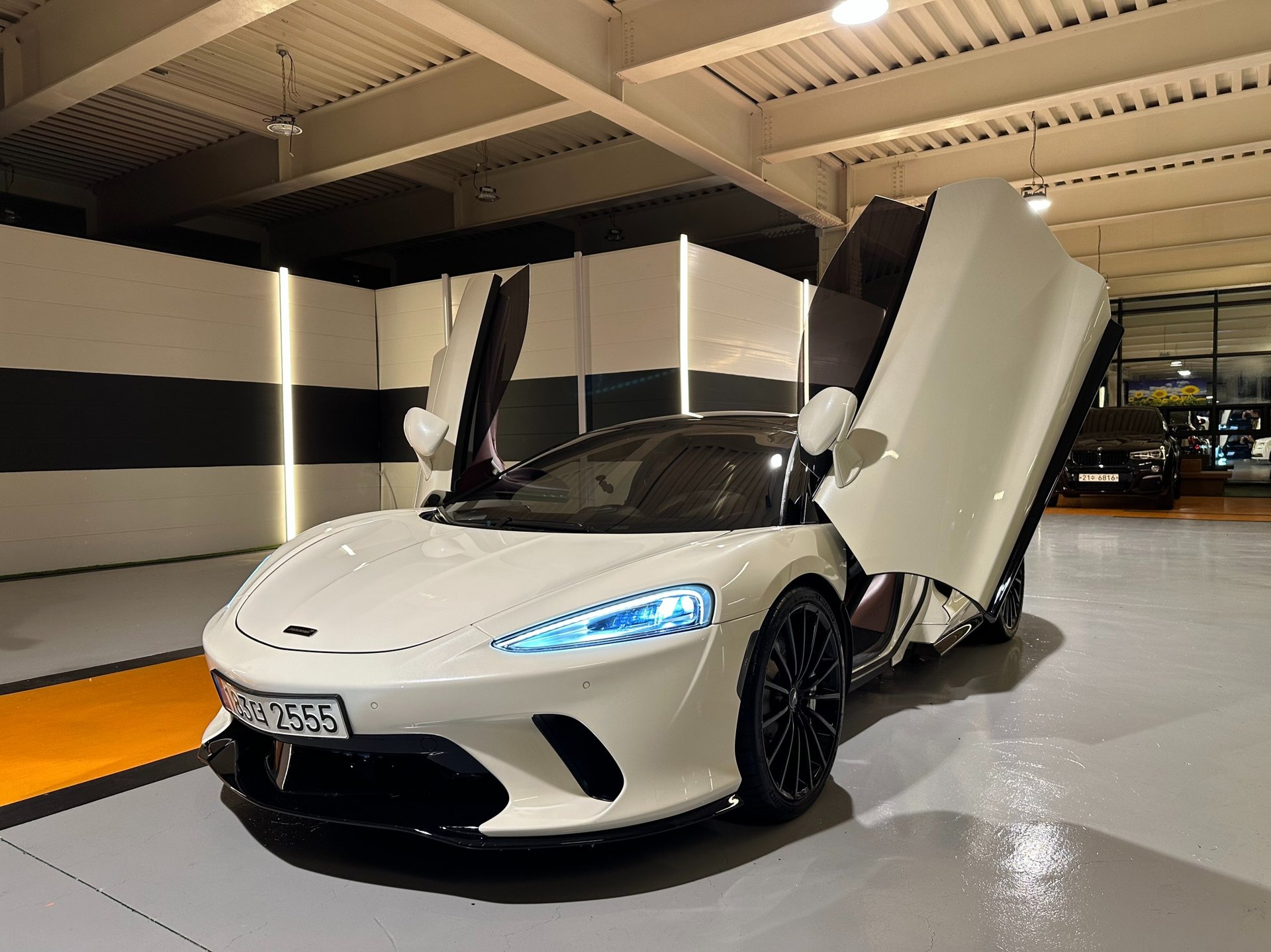 MCLAREN GT - View 1