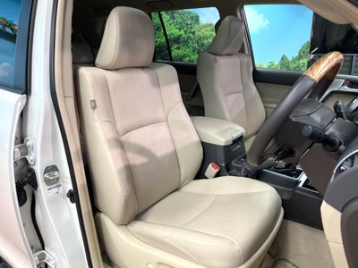 TOYOTA LAND CRUISER PRADO - 9