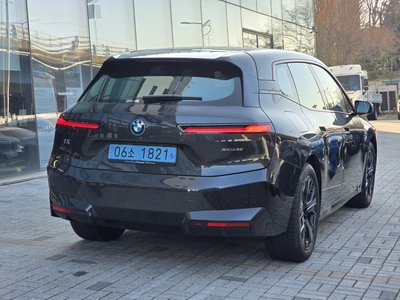 BMW IX - 3