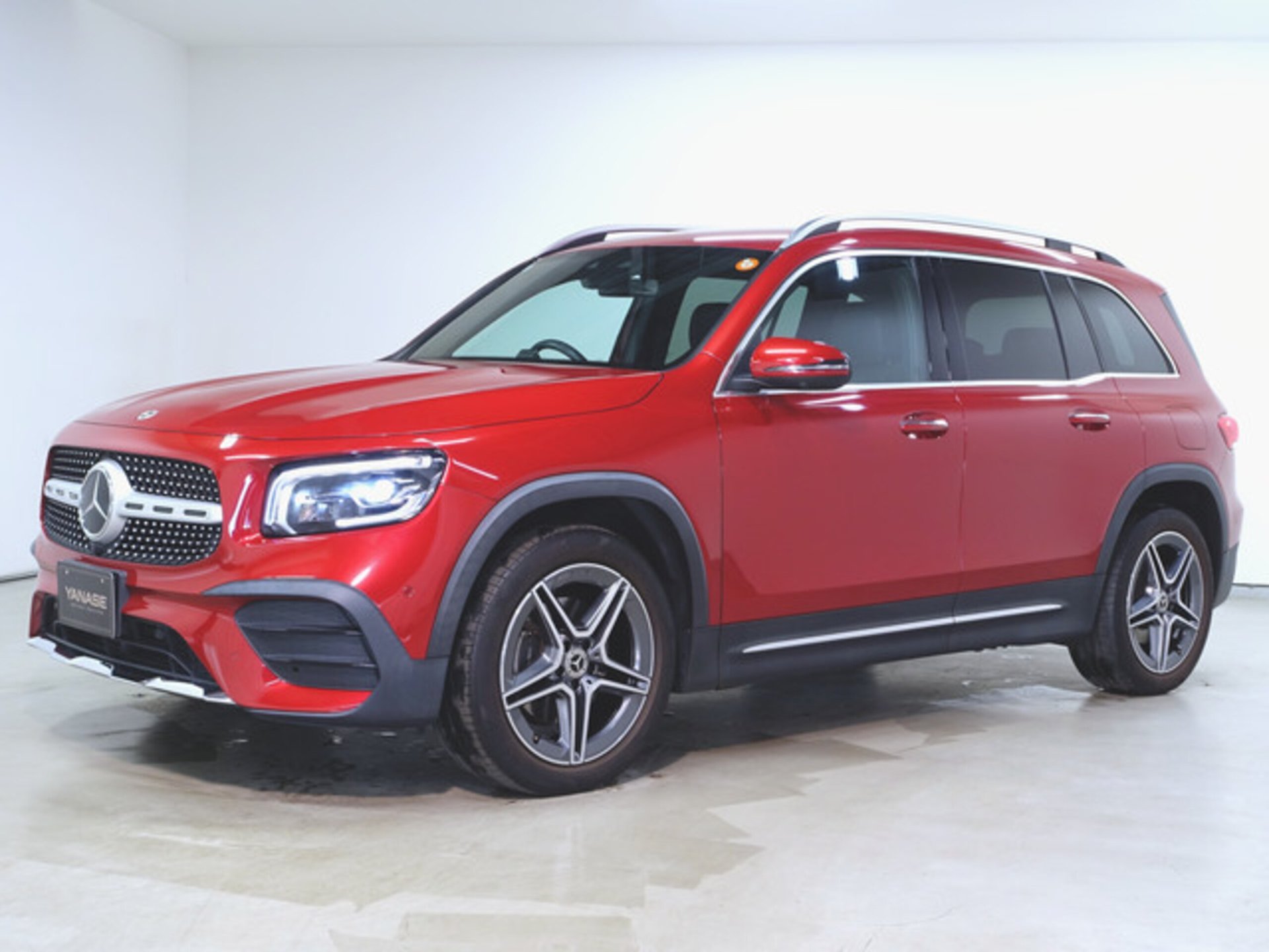 MERCEDES-BENZ GLB - View 1