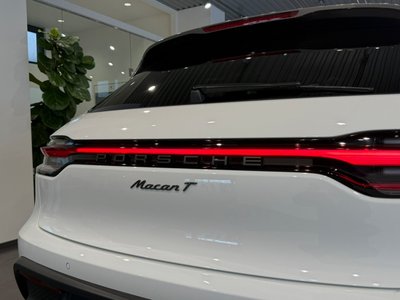 PORSCHE MACAN - 8