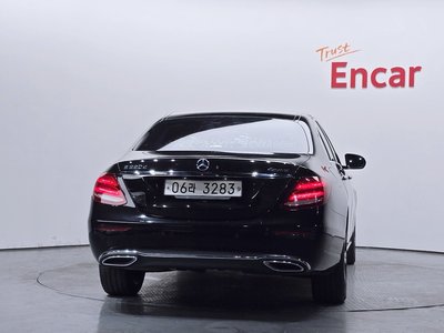 MERCEDES-BENZ E-CLASS - 4
