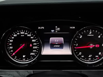 MERCEDES-BENZ E-CLASS - 8