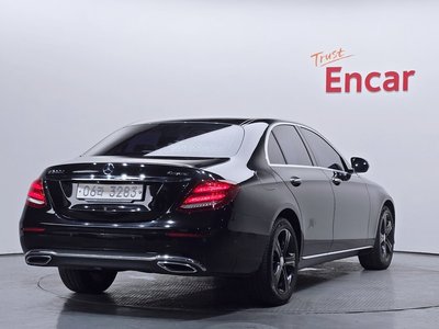 MERCEDES-BENZ E-CLASS - 3
