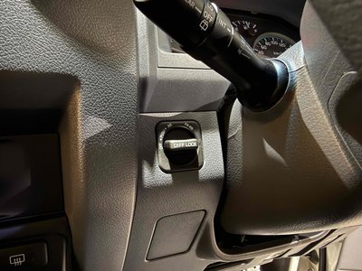 TOYOTA LAND CRUISER 70 - 6