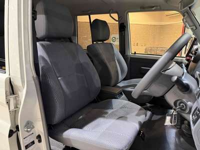 TOYOTA LAND CRUISER 70 - 10