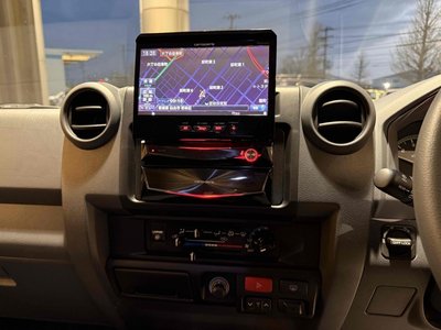 TOYOTA LAND CRUISER 70 - 7