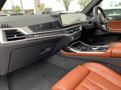 2025 BMW X7 thumbnail 71