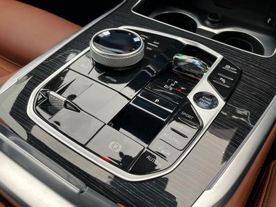 2025 BMW X7 thumbnail 26