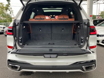 2025 BMW X7 thumbnail 75