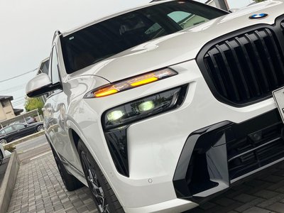 2025 BMW X7 thumbnail 11