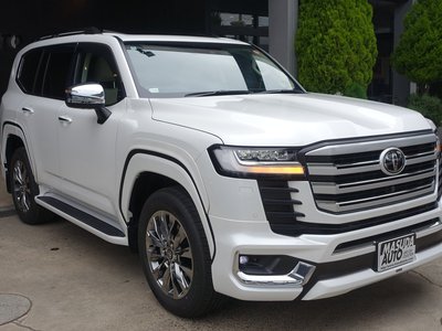 TOYOTA LAND CRUISER 300 - 5