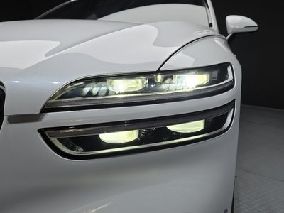 صورة 9 لـ 2021 Genesis GV70