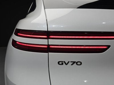 صورة 10 لـ 2021 Genesis GV70