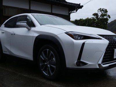 LEXUS UX - 3