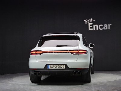 PORSCHE MACAN - 3