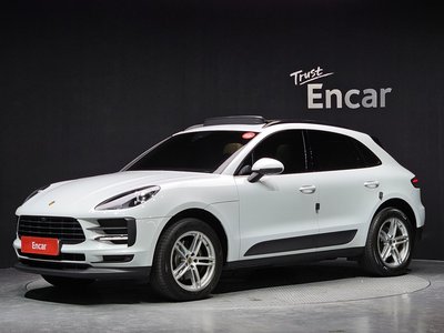 PORSCHE MACAN - 1
