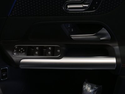 2025 Mercedes-BENZ EQA — миниатюра 17