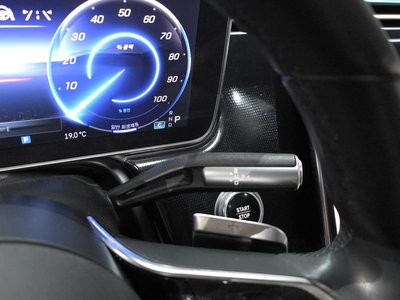 MERCEDES-BENZ EQS - 9