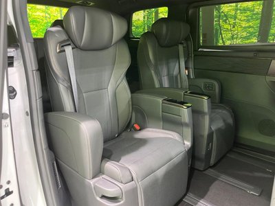 2025 Toyota ALPHARD — фото 9