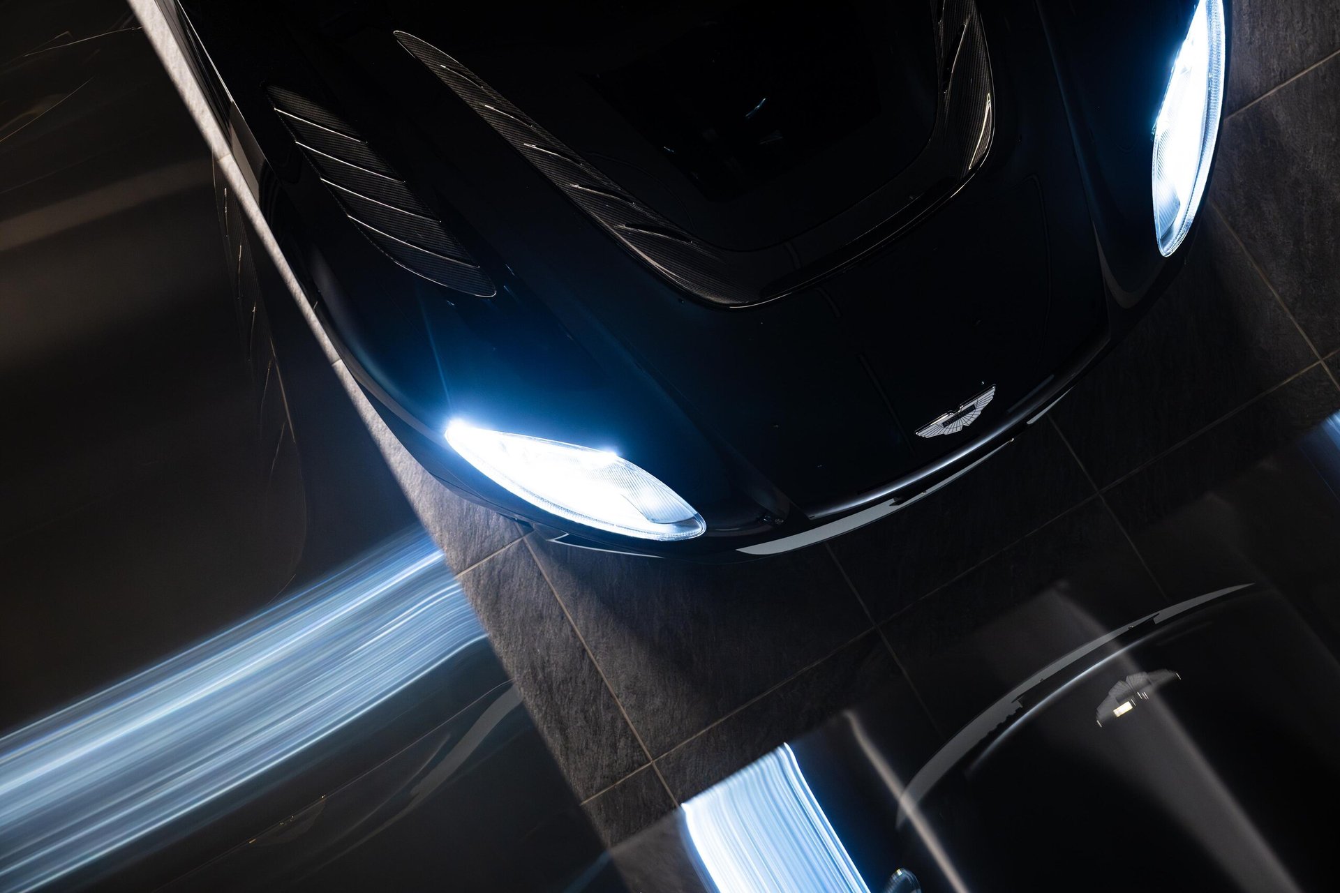 ASTON MARTIN DBS SUPERLEGGERA - View 1