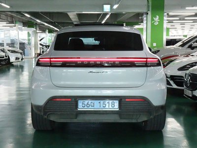 PORSCHE MACAN - 2