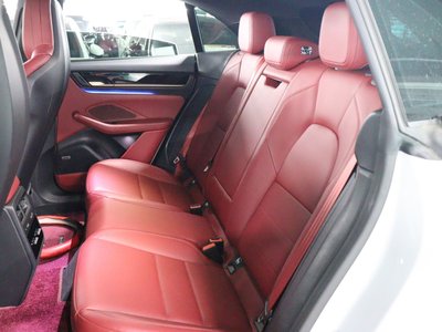 PORSCHE MACAN - 8