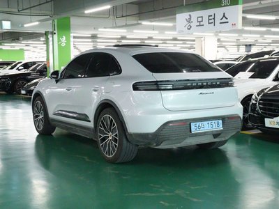 PORSCHE MACAN - 3