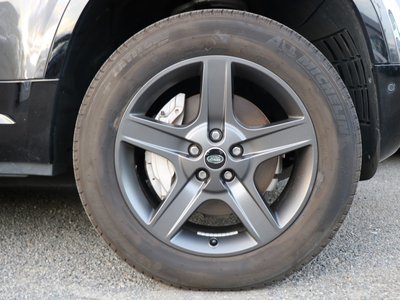 LAND ROVER DEFENDER - 8