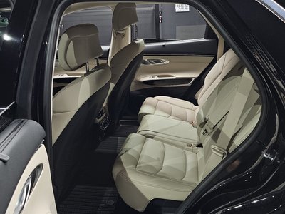 2023 Genesis GV70 — миниатюра 11