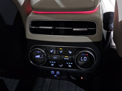2023 Genesis GV70 — миниатюра 17