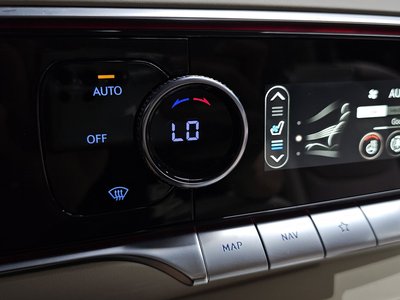 2023 Genesis GV70 — миниатюра 19