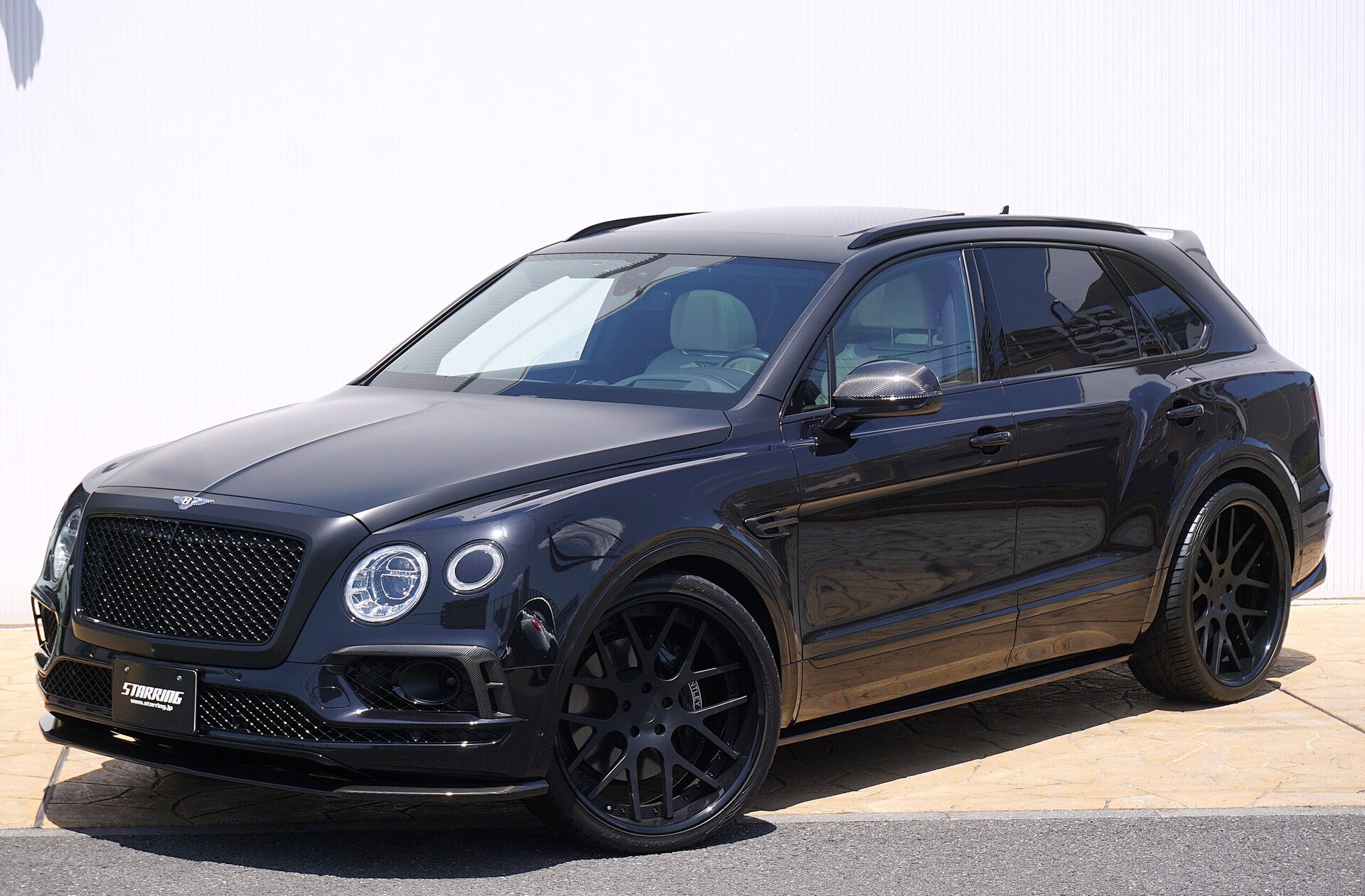 BENTLEY BENTAYGA - View 1