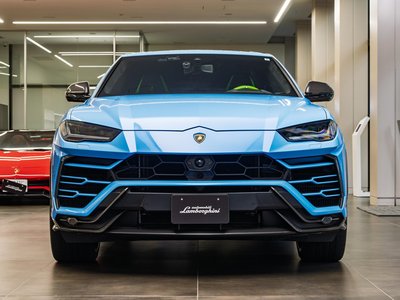 LAMBORGHINI URUS - 5