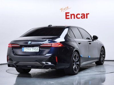 صورة 4 لـ 2024 BMW 5 SERIES